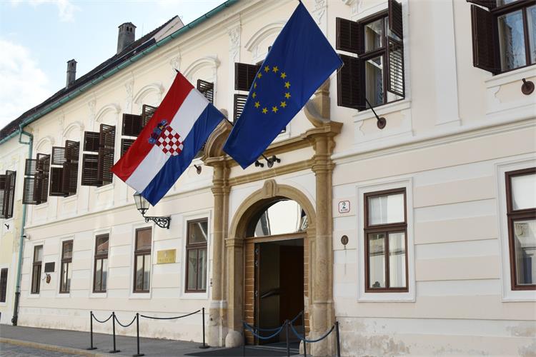 **ZAKLJUČCI SA SEMINARA “MEDIJI I NACIONALNE MANJINE U REPUBLICI HRVATSKOJ – ZAŠTITA MANJINA I ULOGA MEDIJA U DEMOKRATIZACIJI HRVATSKOG DRUŠTVA” UPUĆENI VLADI