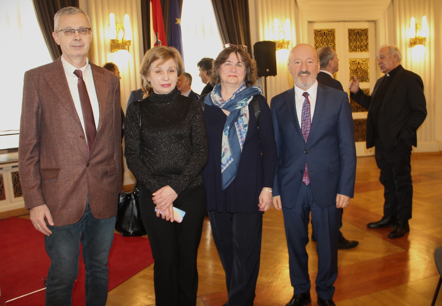 **PREDSJEDNIK SAVJETA ZA NACIONALNE MANJINE PRISUSTVOVAO DODJELI ZAHVALNICA MEDIJSKOJ KUĆI, EMISIJI I NOVINARU